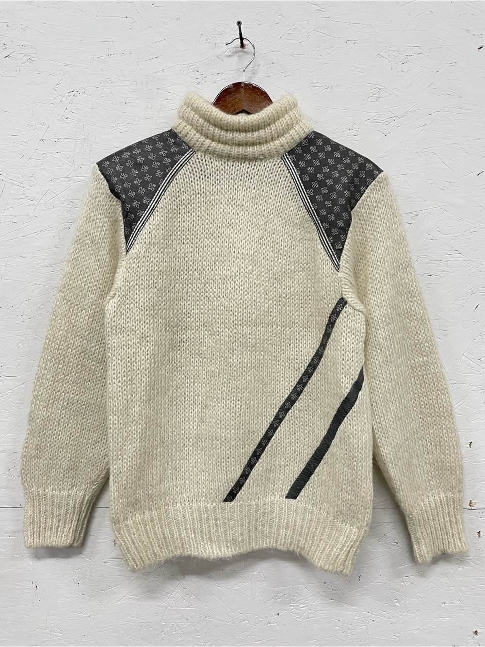 Vintage GINA Made in Italy Fuzzy Mohair & Genuine Leather Ski Sweater, M, Cream